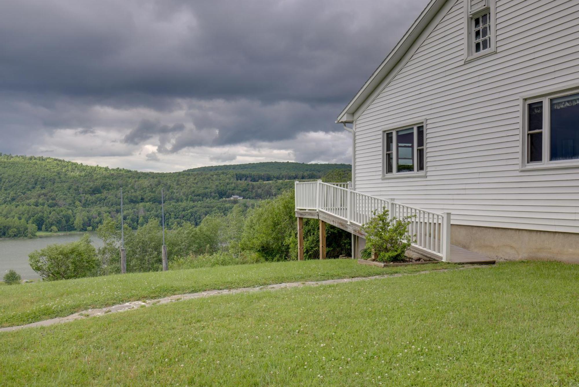 Lawrenceville Apartment With Deck Near Gaming Lands! Exterior photo