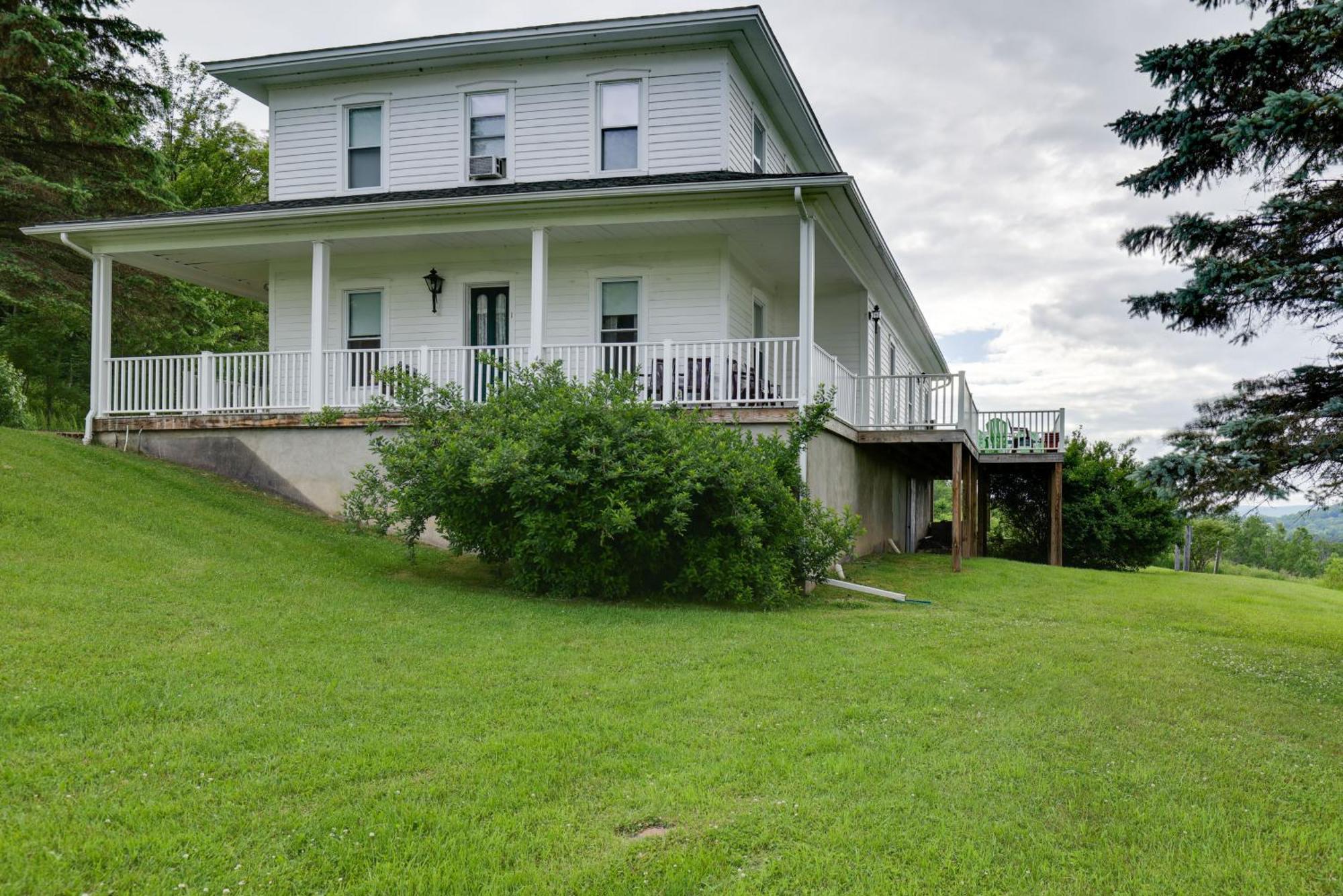 Lawrenceville Apartment With Deck Near Gaming Lands! Exterior photo
